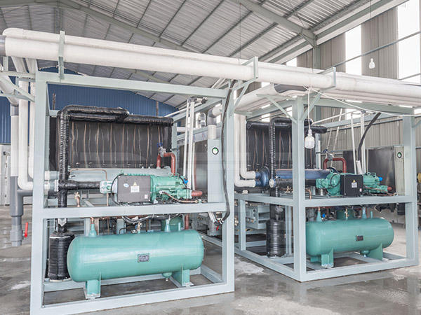 Machines à glace en bloc à refroidissement direct de 2 x 15 tonnes pour un client Indonésien