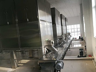Ligne de production de glace comestible carrée semi-automatique de 20 tonnes pour un client de Zhengzhou