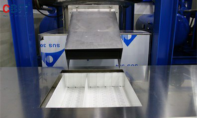 Guangzhou--Usine automatique à glace, glace en tube et glace comestible, de capacité 45 Tonnes
