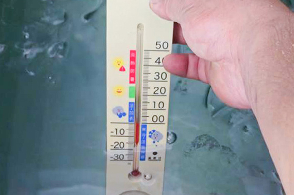 Côté aspiration de l'eau glacée